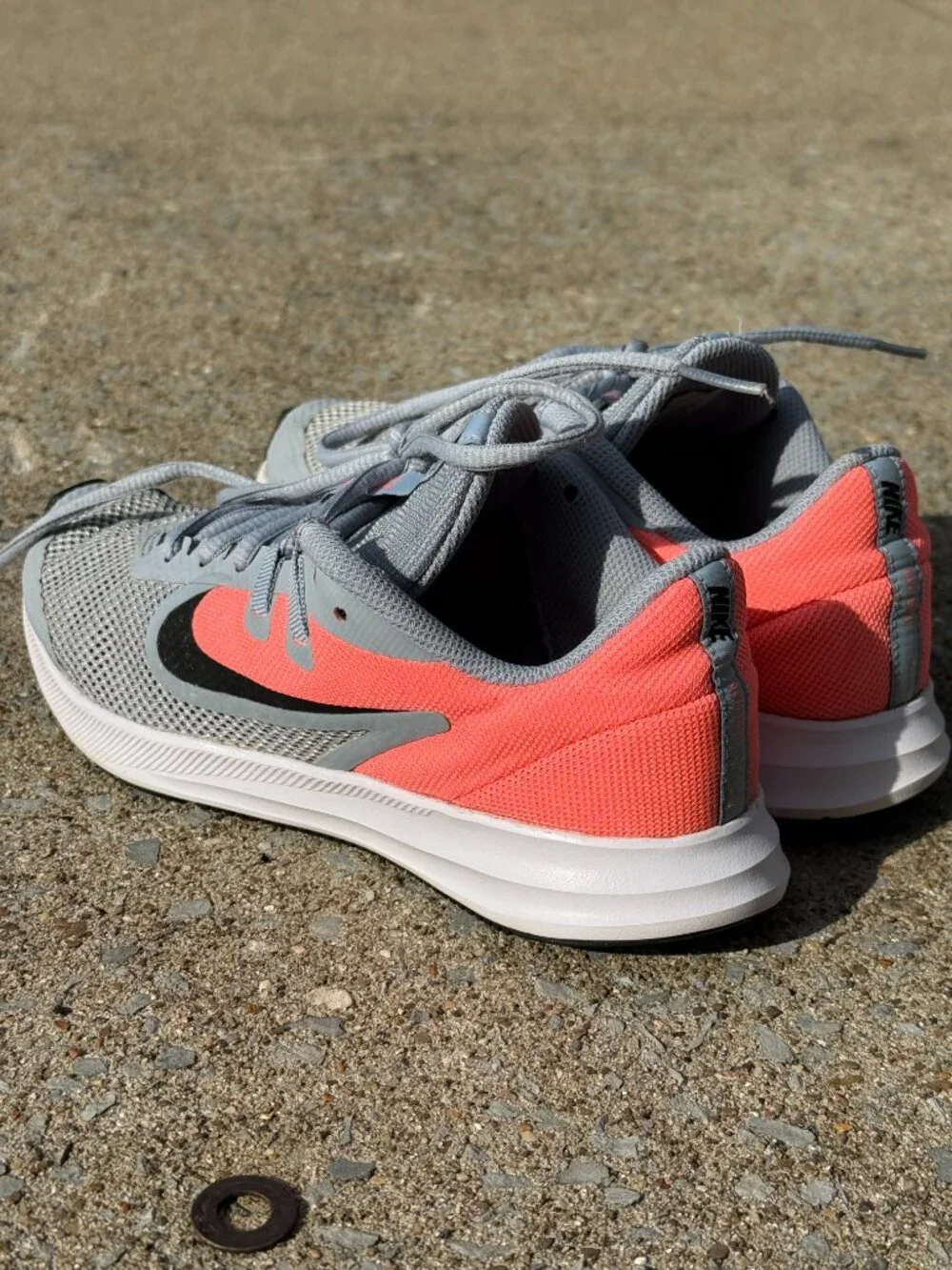 Nike Downshifter 9 Girls 3.5Y Gray Coral Sneakers Sporty Y2K Athleisure Gym 4109